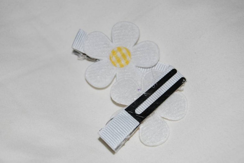 Pair of White and Yellow Flower Clippies - Click Image to Close