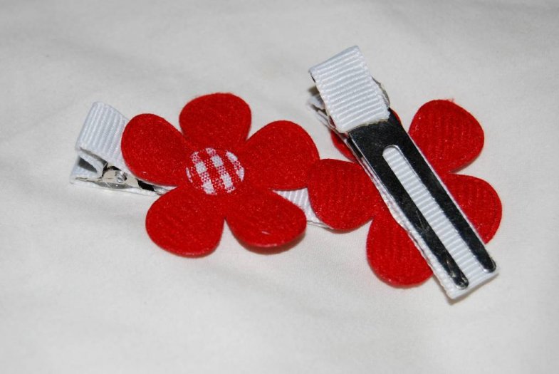 Pair of Red Flower Clippies - Click Image to Close