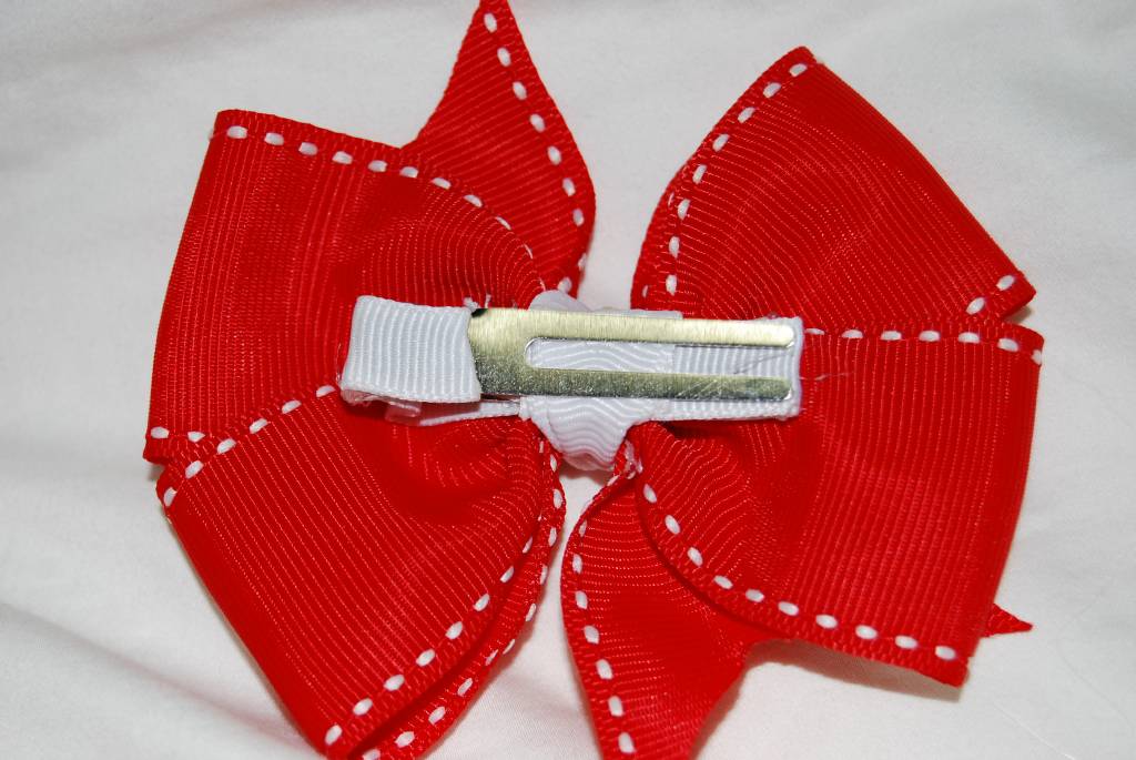 Red and White Side Stitch Pinwheel Bow - Click Image to Close