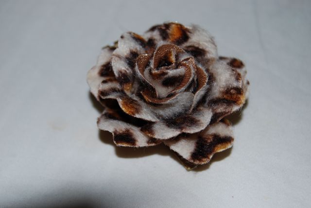 Brown Leopard Flower Rose Clip - Click Image to Close