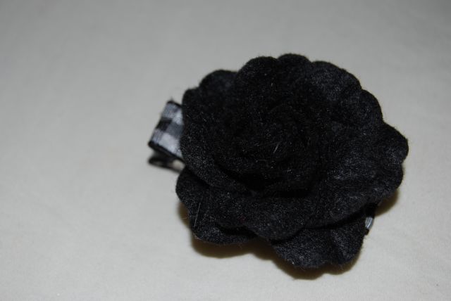 Black Flower Rose Clippie - Click Image to Close