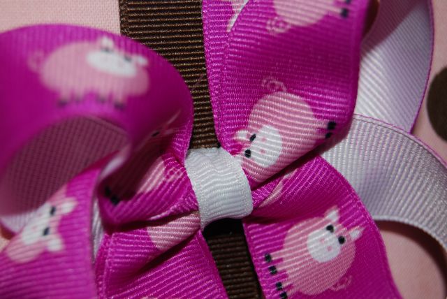 This Little Piggy Bow - Click Image to Close